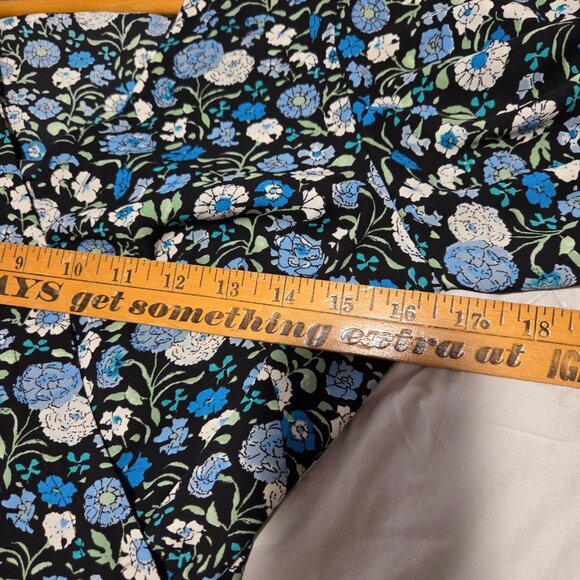 EUC LIKE NEW LOFT FLORAL V NECK WRAP FLUTTER SLEEVES TOP SZ XS - Picture 14 of 15